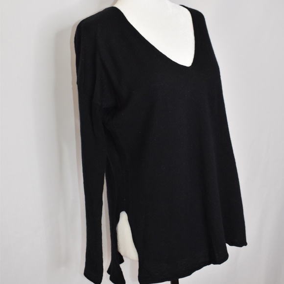 V Neck Sweater - Picture 3 of 4